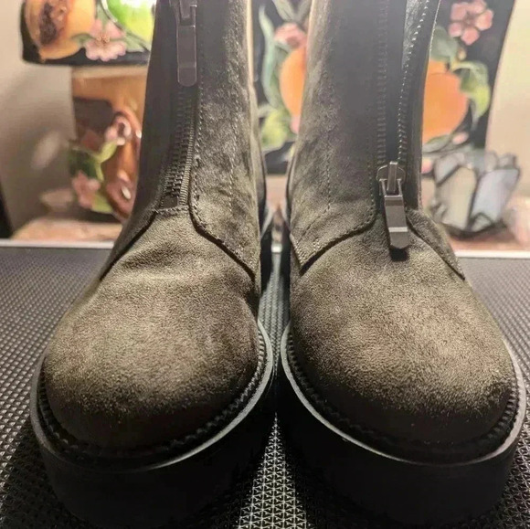 NWOT Nordstrom Rack's Chelsea Boot Size 8 - Picture 7 of 8